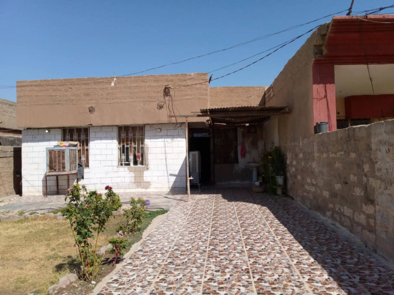 🏠دار للبيع في قضاء الحويجة بالقرب من معصرت الزيتون يفصل بينه و بين السوق الجدول الغربي قفط المساحة 500 متر السعر 75🪙 وبي مجال 
رقم الهاتف / *********** 📱
