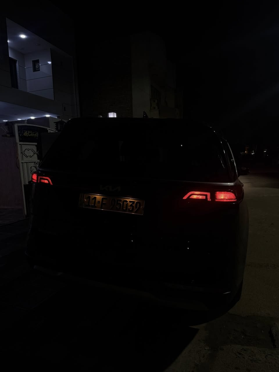 السلام عليكم سياره كرنفال للبيع موديل ٢٠٢٤ السياره وارد امريكي ماشيه ٣٦ ميل ويا كب كروم باب كهربائي ويفتح و ينسد دكمه رقم بغداد شاشه كبيره كار بلي ٥ بصمات بلوتوث٣ كامرات السياره باقي المواصفات معروفه ٩ راكب  السعر جدآمناسب ٢٣٨ وبيها مجال رقم الهاتف ***********مكاني
