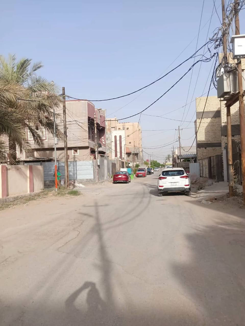 ................ بيت للبيع.............طابو صرف...... ركن على شارعين عرض الشارع ١٢ متر 
العنوان// حي الأمير فرع الأتصالات بناء قديم صالح للسكن ويمكن ان يستغل مدرسة أو روضة اهلية أو مكاتب تجارية 
المساحة // ٦٥٨ متر...... للاستفسار الاتصال بالأرقام الموجودة ***********/*********** يوجد واتساب
