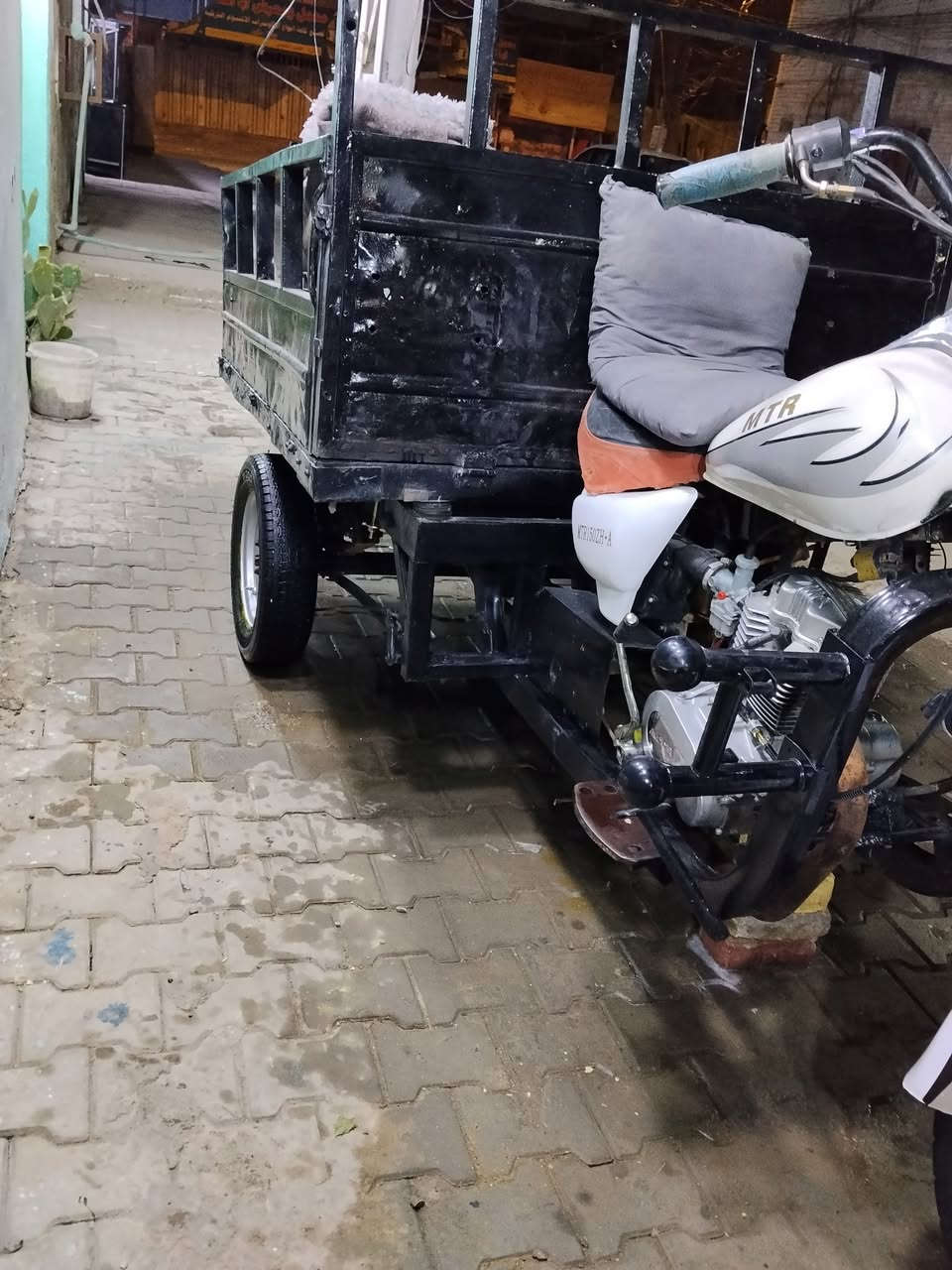 سلام عليكم ستوته للبيع شاصي مكفول مكينه استوني شادها كهربائيات كلها شغاله ستوته خير من الله مديل 2013 كلك مكان نجف السعر 600 بيها مجال رقم ***********
