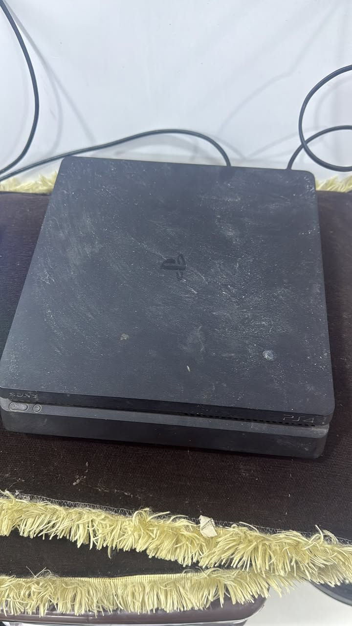 ‏سلام عليكم عندي هذا الأتاري للبيع واحد تيرا اسلم مكاني بغداد مدينة الصدر الاستفسار اتصل على ***********
