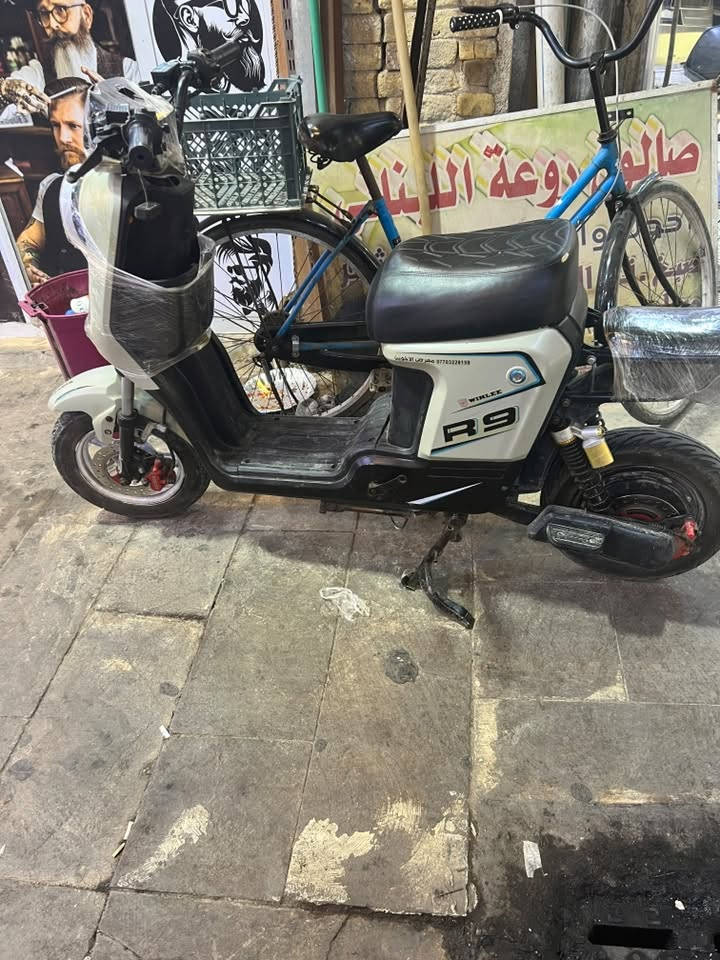 دراجه شحن R9 للبيع +5بطاريات صار 10ايام من خذيته السعرر 500 وبيهه مجال شراي يجي خاص  وهاذ رقمي للتواصل ***********كامله المواصفات كلشي شغال بيه
