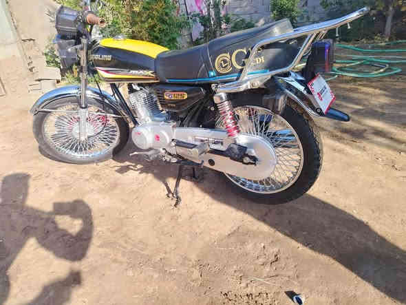 سلام عليكم دراجه تايكر للبيع كفاله عامه موديل 25 زيرو  محرك ما مفتوح  كرهبايات كلهه شقاله هندر واحد اوراق كامله مكان بغداد دوره شارع 60(ملاحظه جهازي يكون مغلق من ل7صبح لحد 3ضهر) وره ضهر متواجد رقم الهاتف ***********بي واتساب ول خاص مفتوح وسعرهه 700وبيهه مجال قليل قليل حك جيه
