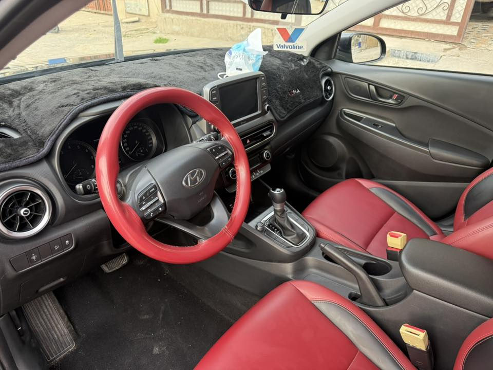 كونا 2023 ( خليجي )
ماشية 92 كيلو بيها فقط خلف باب السائق مكان صغير معجون فقط باقي كفالة عامة مواصفات معروفة مكاني بغداذ الشعب
 ***********
