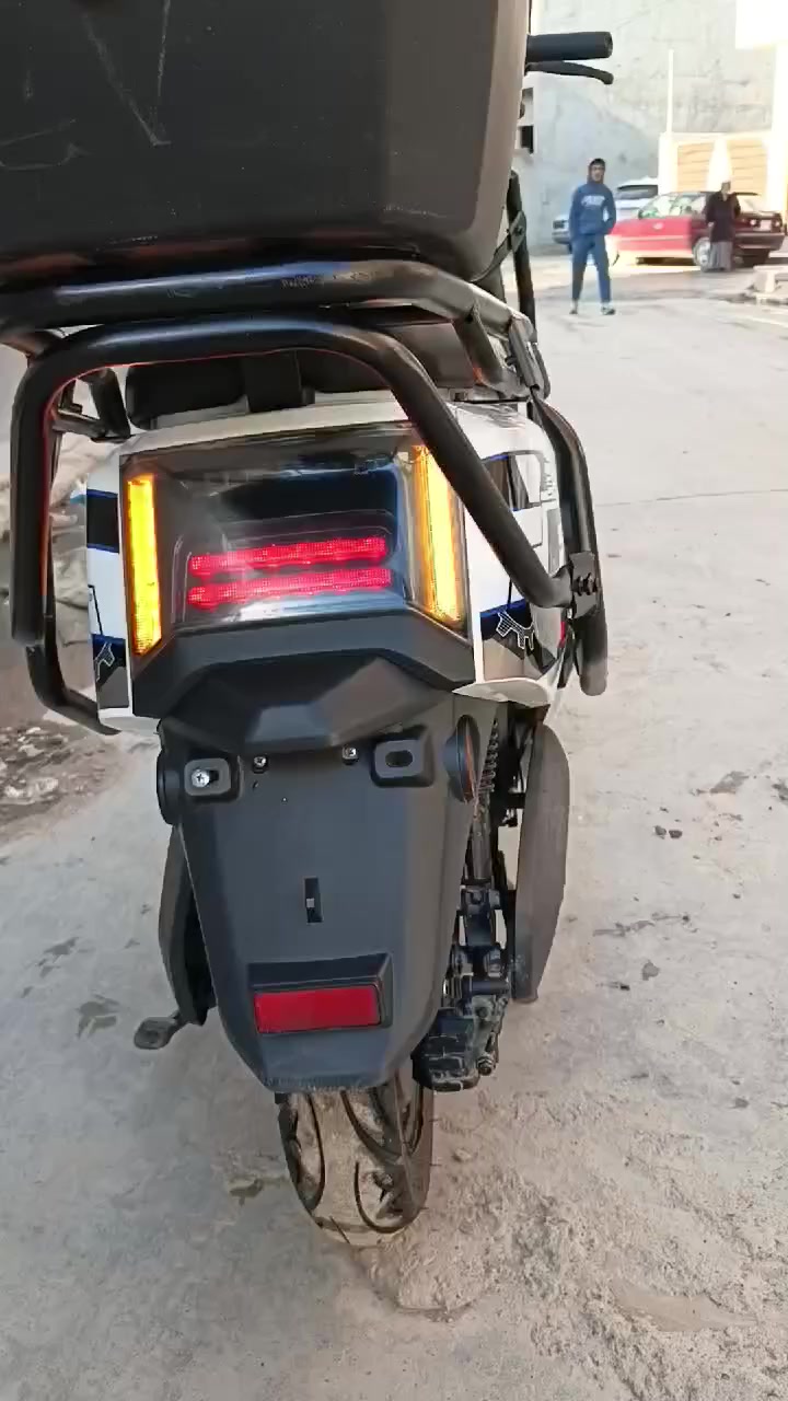 السلام عليكم
ماطور شحن اوباما 6 بطاريات دبل 4 نمر شرط الفحص وايرمنية كلها شغالة نظام R  بلاتوث سعر 600 وبي مجال بسيط الاتصال ***********
ملاحضة بطارية وحدا مبدلة وشرط الفحص بطاريات عقل ملف
