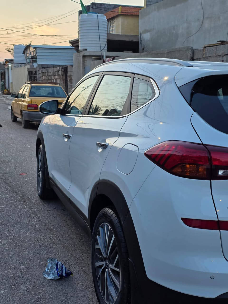 السلام عليكم 

توسان 2020 خليجي كوري شركة كاصد 
السيارة كفاله عامه بدون صبغ او تعديل جديدة حيل وأحلى من الصور 

المواصفات 
ماشية ٨١
شاشة 
كامرا 
بصمه 
شاحن وايرليس 
تحكمات ستيرن 
مثبت سرعة 
لايت عدسات 
تبريد قطعتين 

وباقي مواصفات التوسان المعروفه رقم انجليزي جديد بأسمي 

مكان السياره / بغداد 
السعر / 220$ ومجال 

للاتصال 
***********
