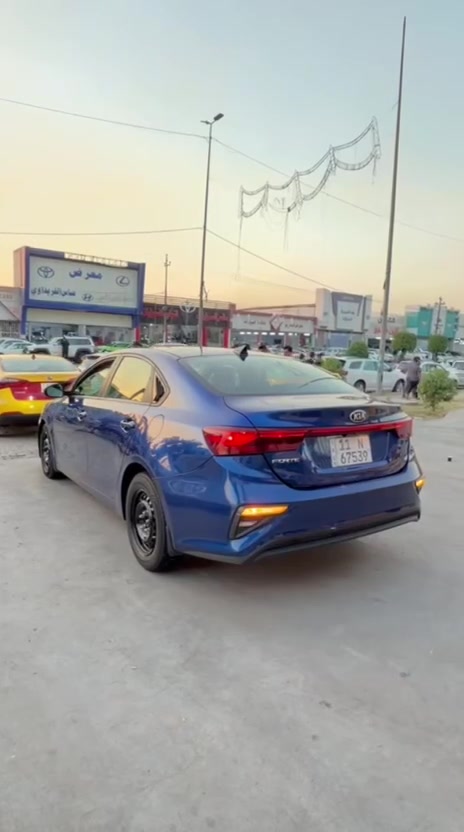 سلام عليكم
كيه فورتي 
مديل 2020 
مكينه 2000 
كير ايتي 
بيه باب مبدل وباب صبغ 
تبريد ثلج 
صدر امامي خلفي خير من الله 
تخم تاير جديد السياره جاهزه للخير 

عنوان السياره بغداد الحبيبيه 

السعر 115 وبيه مجال قليل 

رقم الهاتف***********
