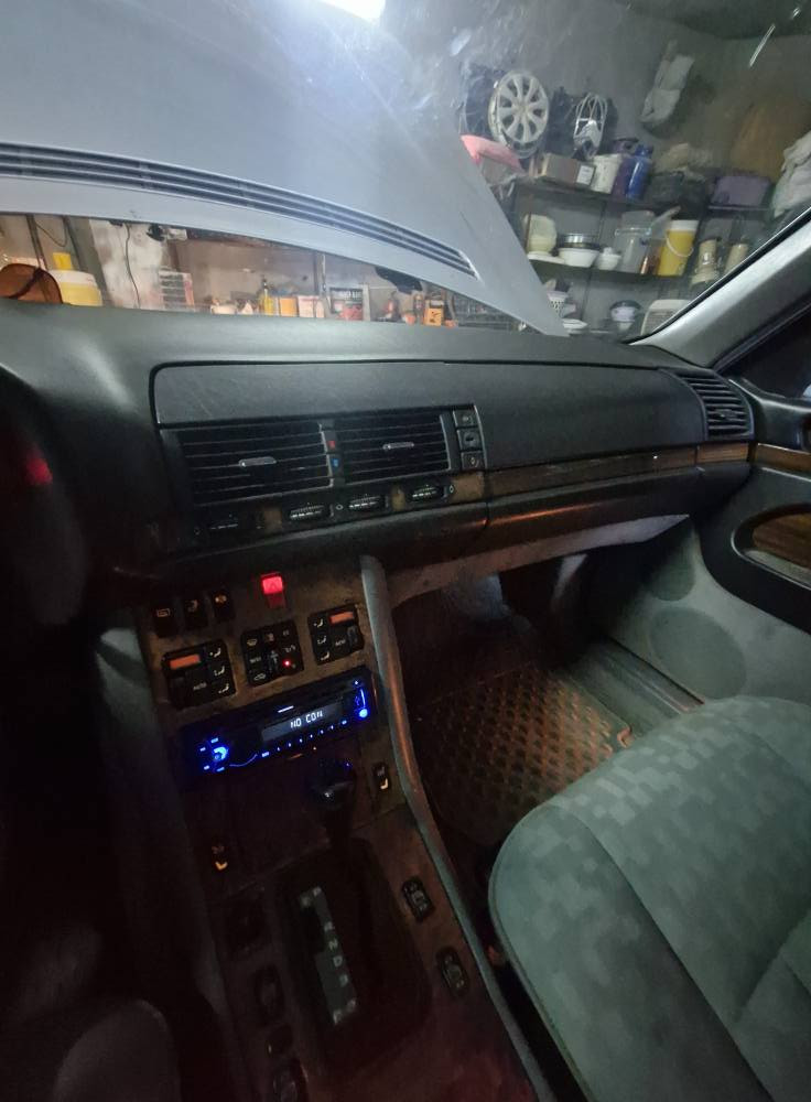 شبح SE500 وارد يابان موديل 92 بدون حادث كلش نظيفه، رقم اربيل دولي باسمي محورة 3000ديلكو مصبوغه للجمالية بدون ضربة تخم تايرات جدد ،جاهزة من كل النواحي مكاني كركوك ، داقوق السعر 86  ورقة وبيها مجال الاتصال بالرقم *********** كركوك, العراق
