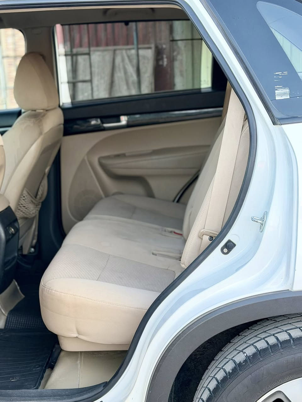 🚗 Kia Sorento 2015 للبيع

📍 الموقع: صلاح الدين – قضاء بلد
📅 الموديل: 2015
👥 عدد الركاب: 7 راكب
📏 الممشى: 220 ألف كم
🎨 اللون: أبيض
⚙️ المحرك: 6 سلندر قوي
❄️ التبريد: 3 قطع (أمامي + خلفي + وسط)
🛡️ مكفولة كفالة عامة ومكفولة من أي ضرر
📄 السيارة باسمي تحويل مباشر (تحويل مبار)
🔢 رقم أربيل الإنكليزي الجديد
✨ السيارة نظيفة جداً، قاعدة وحلوة وأحلى من الصور

💰 السعر: 22,000$ قابل للتفاوض للجادين
📞 التواصل: (***********) الاتصال او الاستفسار واتساب
