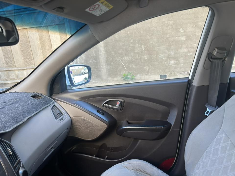 السلام عليكم،،،
توسان ٢٠١٤ بغداد خليجي 
محرك ٢٠٠٠ دوش مكفول
اشاير مري
مقاعد تدفئة
تبديل دهن الكير وكالة mobis مكفول
 منظومة تبريد جديدة
حدادية صدر
تخم تاير
تخم دسكات وكالة mobis
تخم اذاين مكينة وكالة mobis
بلكات + فيت بمب وكالة mobis
المسافة المقطوعة (١٠٣٠٠٠ كم )
السعر (13800 دولار)وبيها مجال بسيط حق الجية
للتواصل ***********
