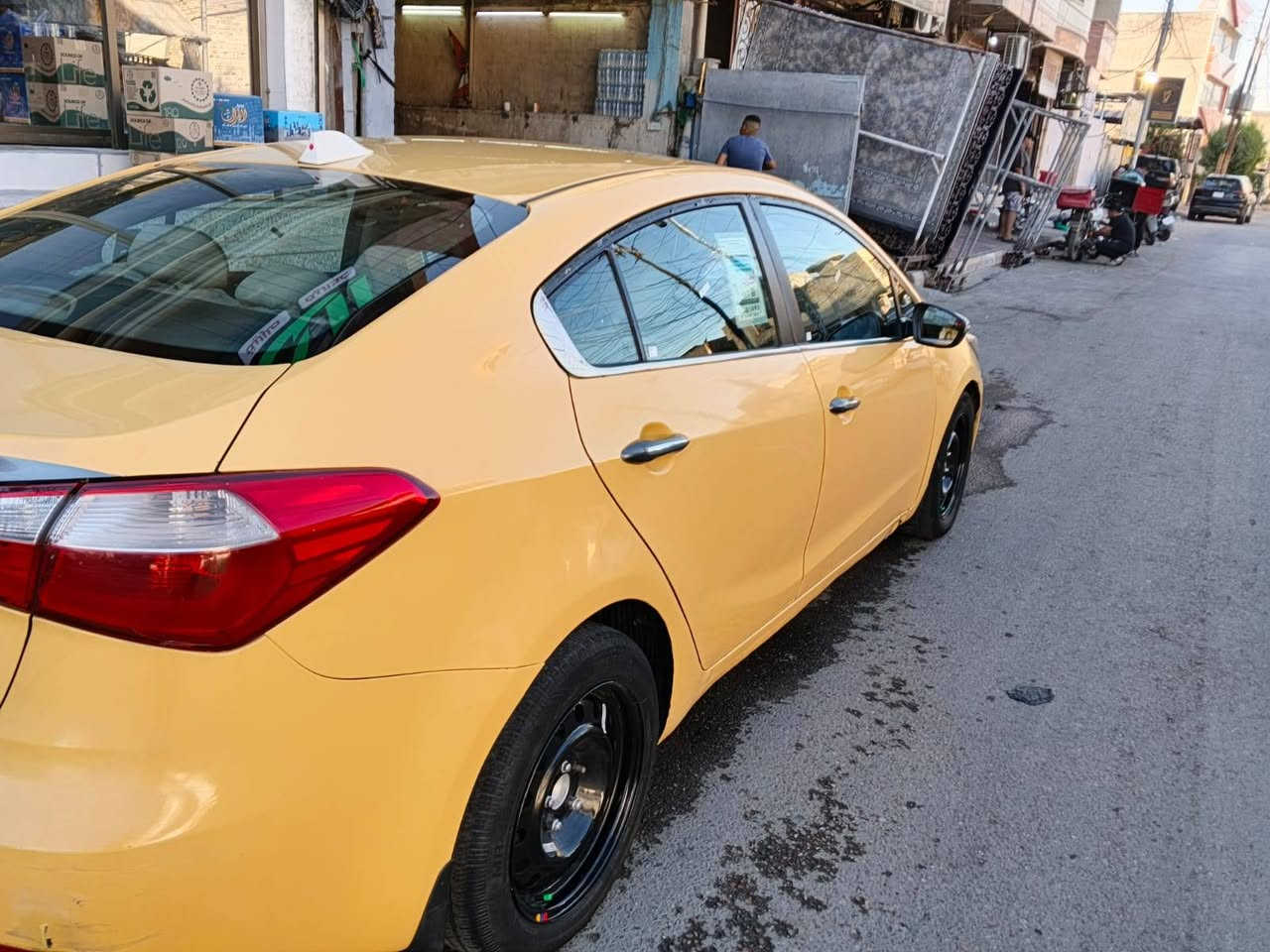 سلام عليكم مكلف بل نشر فورتي موديل 2015محرك وكير وحداديه سيارة جاهزه بيه جاملغ بدون دواخل مصفره هيئه وغرامات رقم جديد السعر المطلوب 79وبيه مجال الشراي بتصل ***********
