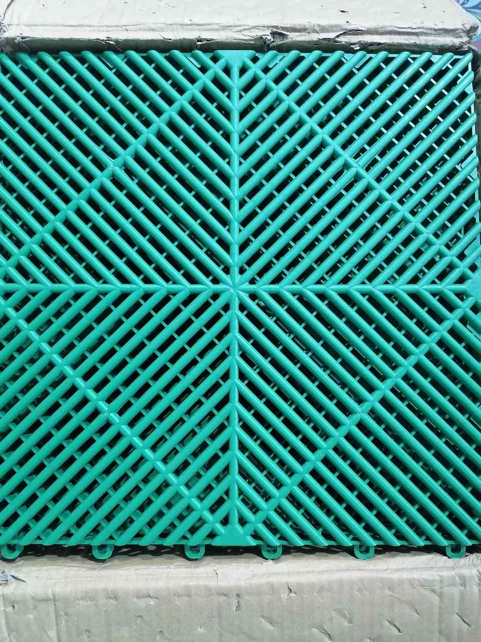 أرضيات بلاستيكي متشابك، يُستخدم عادةً في الكراجات، الورش، ومغاسل السيارات.
المميزات: يتميز بسهولة التركيب بفضل نظام التشابك، كما أنه متين ومقاوم للزيوت والمواد الكيميائية. 
التصميم: صُمم بفتحات تهوية تسمح بمرور الماء والأوساخ من خلاله، مما يجعله مثالياً للمناطق التي تتطلب تصريفاً القياس 40 في 40   الكارتون 40 قطعة


**إذا كنت صاحب هذا الإعلان وتريد حذفه لأي سبب، رجاءا أرسل رسالة إلى الدعم الفني**