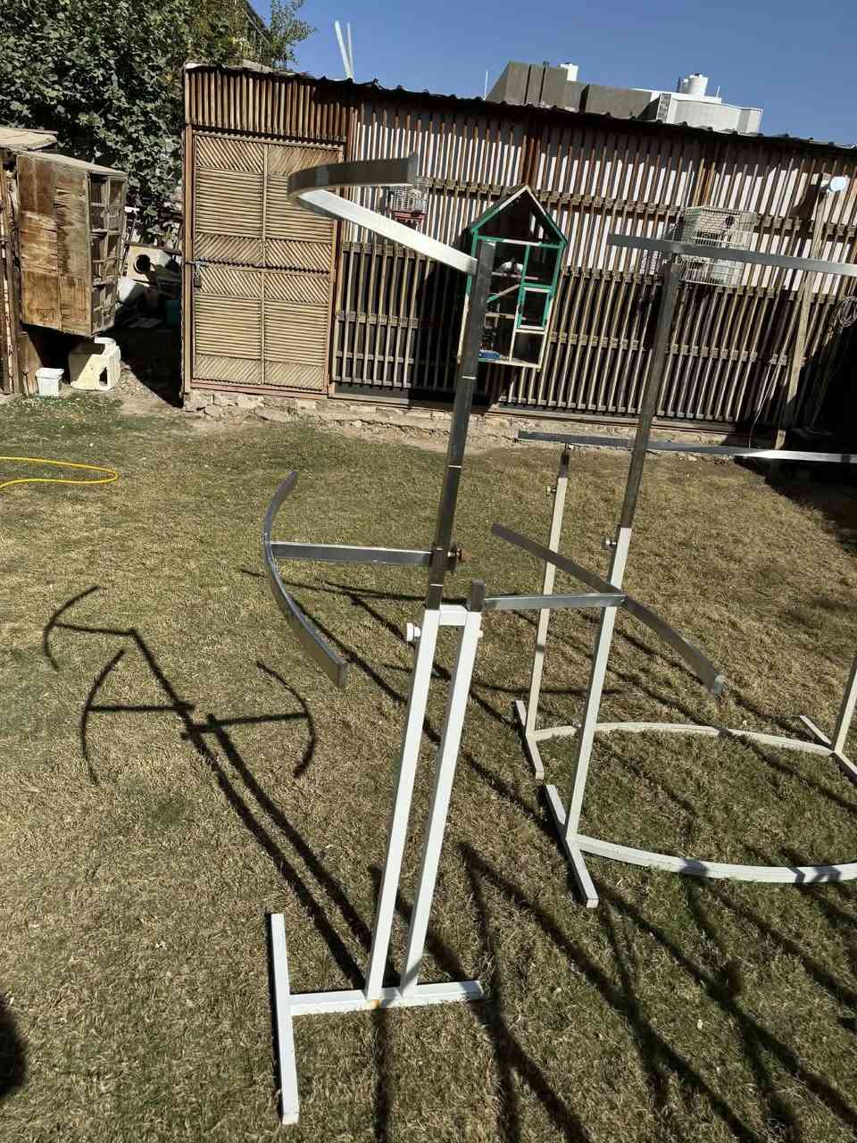 ستاندات لعرض الملابس. 
للبيع. 
الاتصال ع الرقم 

‭0781 838 1763‬
