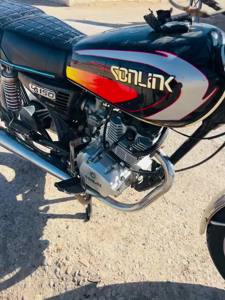 ‏سلام عليكم دراجة للبيع سيان موديل 23 دراجة أوراق فصولي في محافظة ميسان كحلة***********
