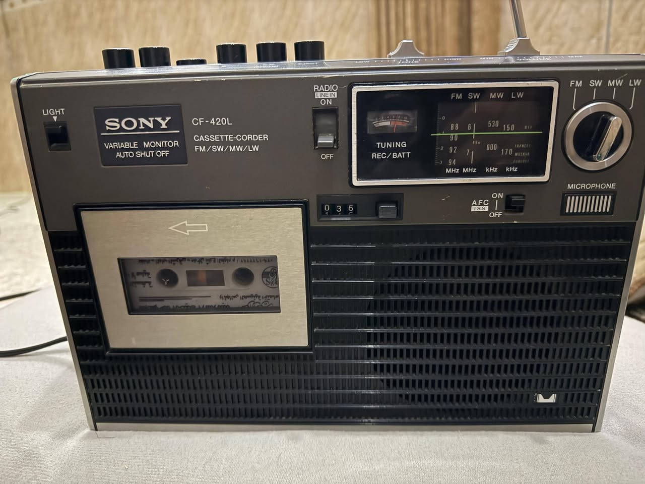 سلام عليكم  
راديو مسجل نوع سوني ياباني جديد كله شغال لوك
 مامفتوح نضافه 95
السعر 125 وبي مجال استفسار مكاني نجف ***********
