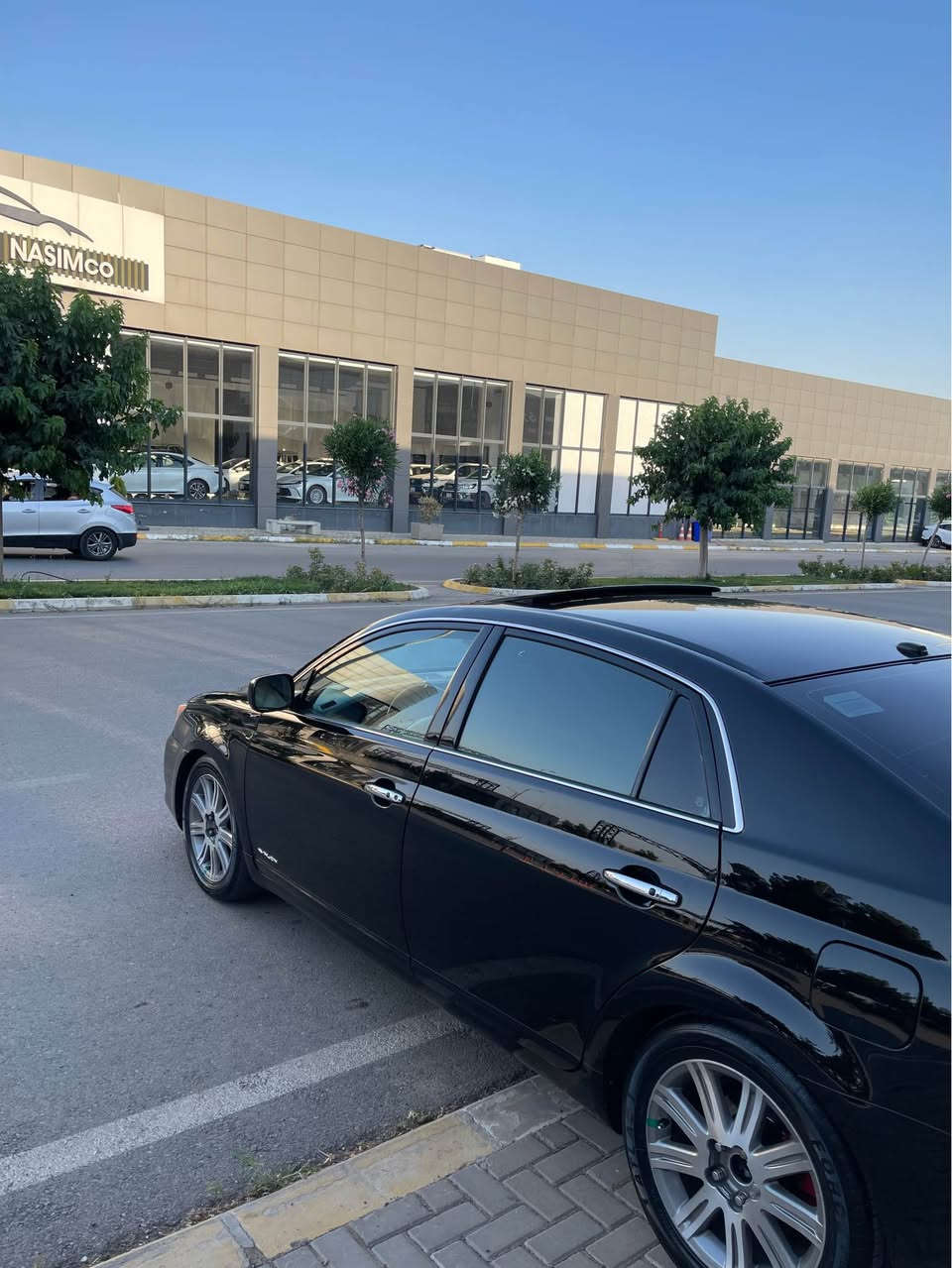 تويّتا ئه ڤەلون خليجى فول فول موديّل ٢٠٠٨ اسود
limited فوله
سيارة كلش نضيف و جديد و مابيه فلس مصروف
بصمة- سلايد -لايت زينوّن بيلادى
كشن حار و بارد  -كشن كهربائي-كشن خزن طايرات جديد
سيارة  كلين فقط بيه مكانين بارد شبر شبر ،كَيّرو محرك شرط  

١٣٠  ورقة و بيه اسويه مجال للشراي
مكان سليمانية 
رقم ***********
واتساپ *********** كركوك, العراق
