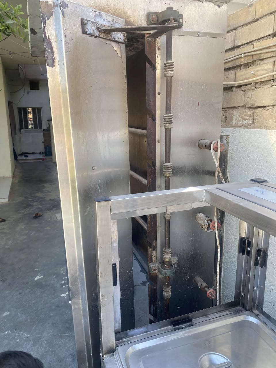 السلام عليكم
شوايه دجاج 
حميت 4 بلانكو
للبيع***********
واسط العزيزية 
ستعمال قليل كلش
