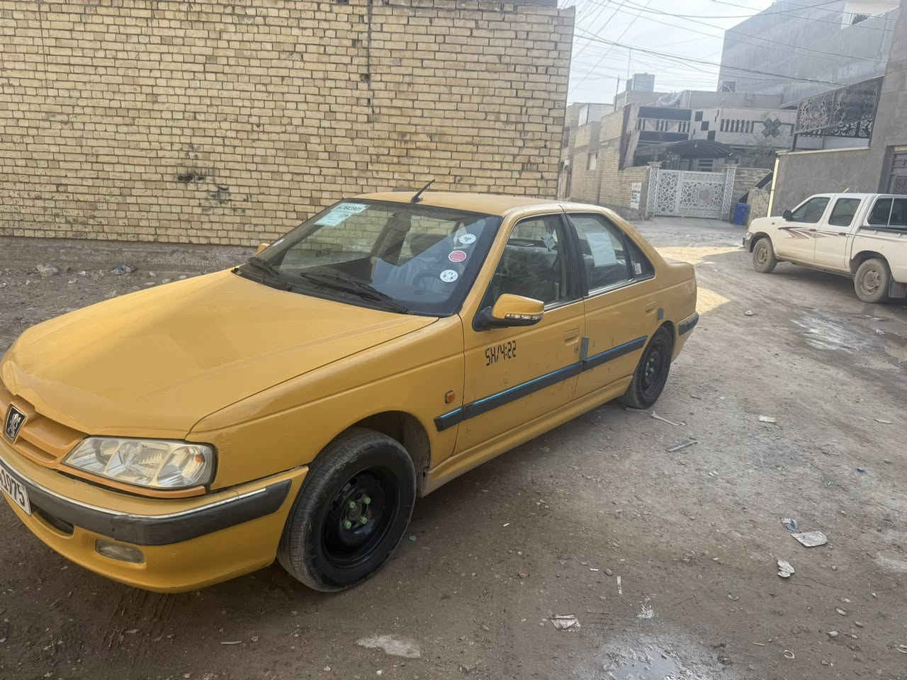 السلام عليكم 
للبيع بيجو بارس 2015 
بيها جاملغ امامي الأيمن مبدل اثر طخه بسيطه 
مكينه بيها خيط بخار 
كير مكفول 
تخم تاير جديد
رقم نكليزي هيىه وغرامات مصفره 
تحويل ثاني يوم 
السعر 39
استفسار ***********
