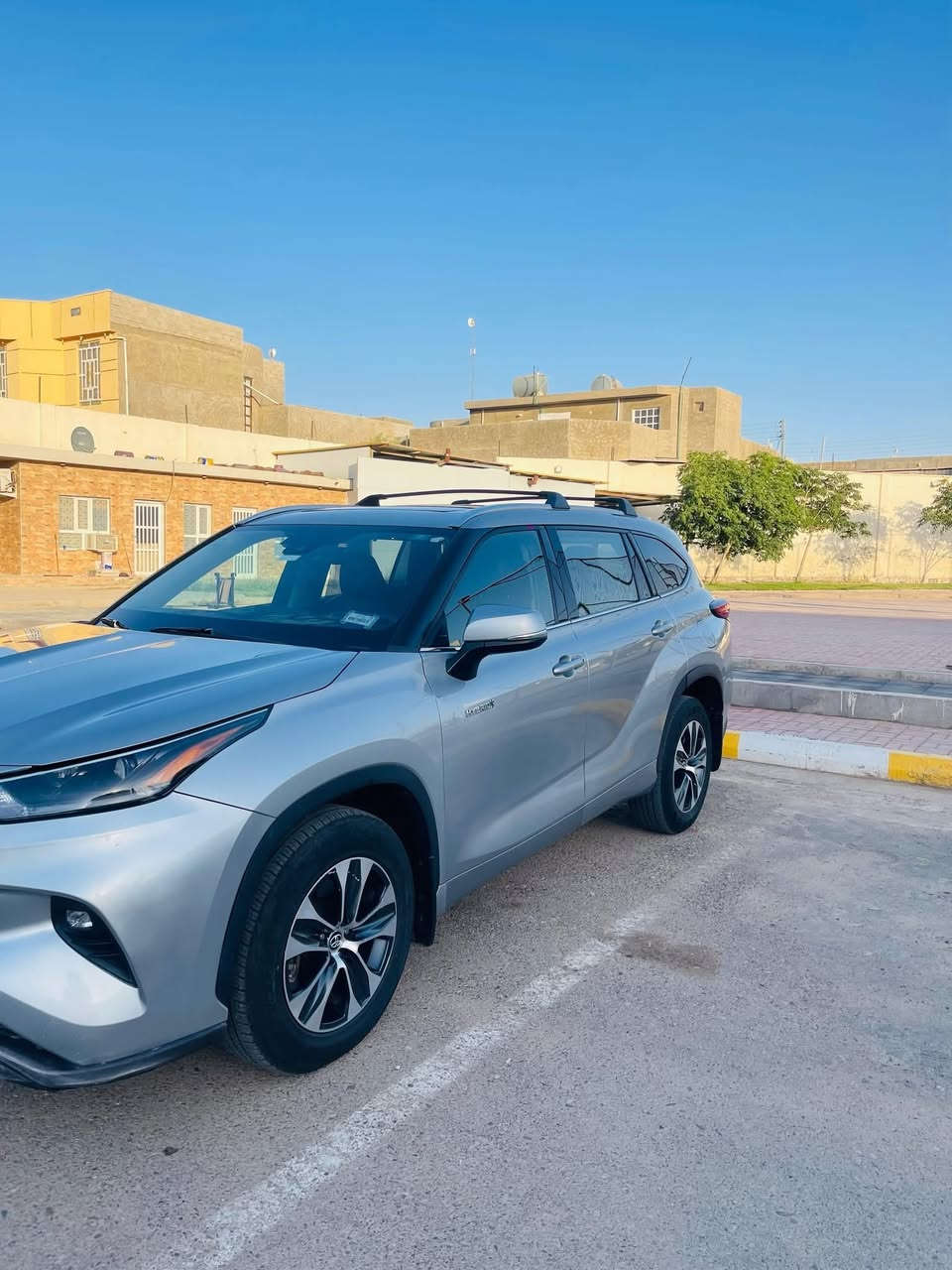 السلام عليكم 
هايلاندر موديل ٢٠٢١
فئة XLe  فول مواصفات 
هايبرد/ ٤ سلندر ٢٥٠٠/رقم بغداد دولي 
السونار  مرفق بالمنشور 
سيارة باسمائنا وتحويل مباشر
السعر٢٥٥ وبيها  مجال بيع او مراوس بموديل أقل 
مكان السيارة الانبار _الرمادي 
*********** واتساب
