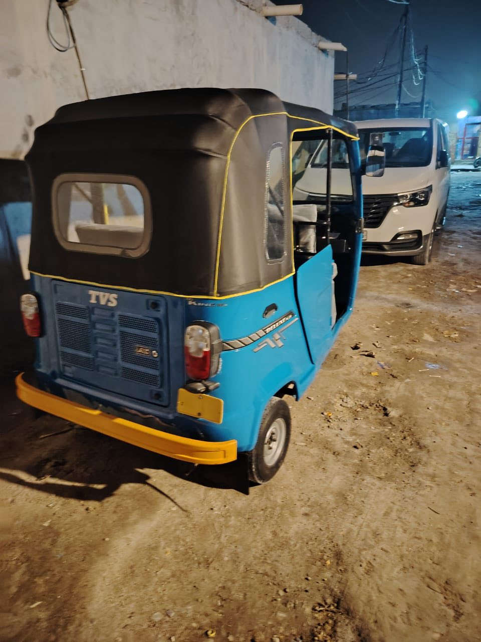 السلام عليكم تكتك للبيع موديل 22طالعه ب24رقم وسنويه مكانه البصره الحيانيه مكلف بلنشر ***********
