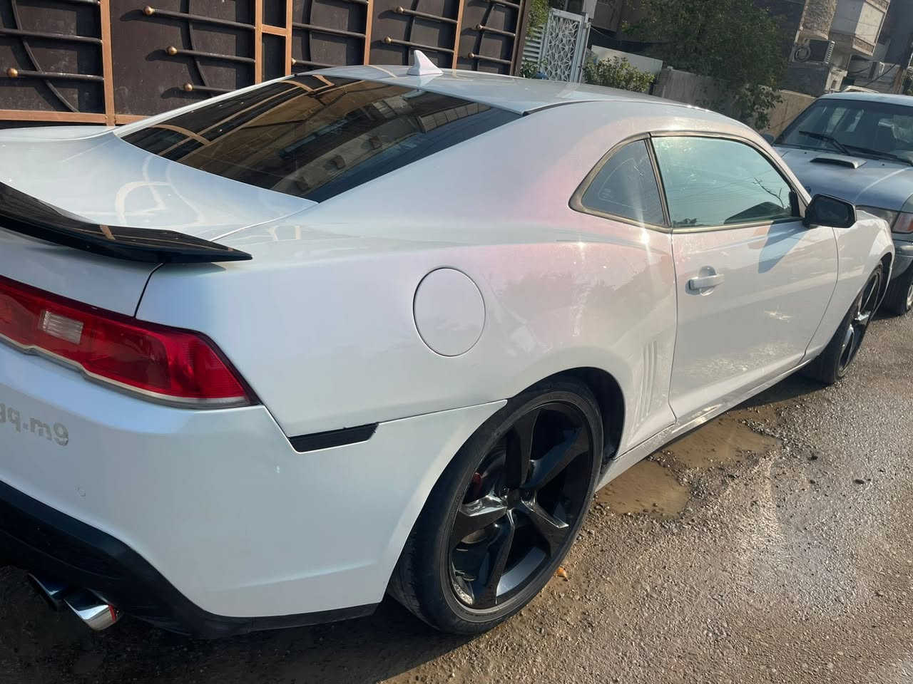 السلام عليكم 
شوفرليت كمارو 2014
حادث السيارة جاملغ وربع من البوند
سيارة مصبوغة عام جمالية فقط 
اللون الرسمي ابيض 
صبغ ابيض شذرة 
سيارة مصروف عليها هواي وجاهزة من كلشي مكينة كير اكسل كفالة 
شاصي لغد كفالة 
ادامة لصدر 
 دوشمة داخل احمر جلد وقمارة كنتارة احمر 
السيارة بيع او مراوس ب اربع بوب

مكان السياره غزاليه 
الاتصال ع الرقم او وتساب 
 ***********
