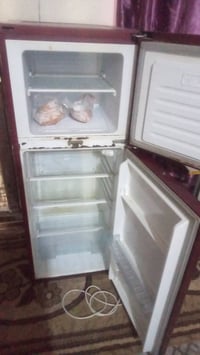 ثلاجة • للبيع