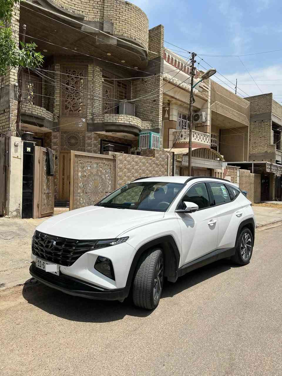 السلام عليكم 
توكسان خليجي موديل 2023
مواصفات السيارة فول ماعدا البانوراما
رقم بغداد الانكليزي الجديد
ماشيه 20 الف
حساسات امامي خلفي
اشاير بالمري
بصمة دخول ذكي
مري شفط
LED لد
تشغيل بصمة
شاشة كبيرة
تحكمات ستيرن
قطعتين تبريد
شحن لاسلكي
اوتو هولد
كشنات كهرباء
كشنات جلد 
بردات خلفية
محرك 2000 دوش
سعر السيارة 215 ورقة وبيهة مجال 
مكان السيارة بغداد البلديات 
رقم صاحب السياره ***********
