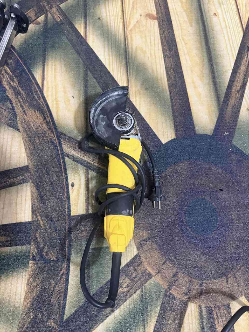 متوفر كبان الطول 150 سم + سيار 3 رؤوس 10متر + قاطعة جبس بورد + كوسرة كهربائية


**إذا كنت صاحب هذا الإعلان وتريد حذفه لأي سبب، رجاءا أرسل رسالة إلى الدعم الفني**