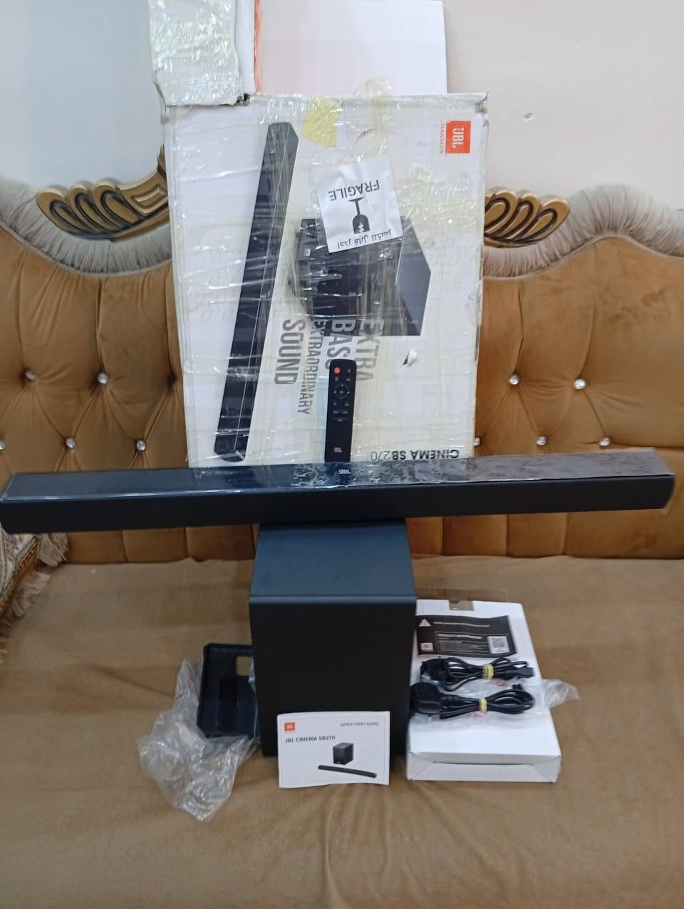 ساوند بار ماركة جي بي ال جديد  لوك بعدة سعرة 150الف يوجد توصيل  صوت  220واط.  صوت روعة


**إذا كنت صاحب هذا الإعلان وتريد حذفه لأي سبب، رجاءا أرسل رسالة إلى الدعم الفني**