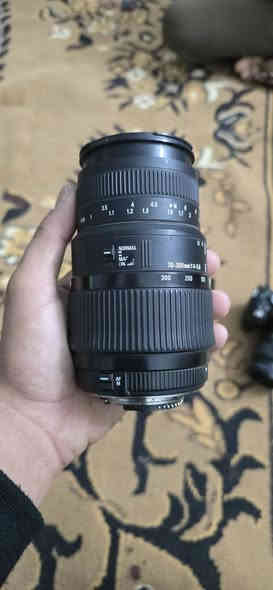 السلام عليكم 
كاميرا نيكون 5200 جاهزه من كلشي ونظيفة 
تصور صور وفيديو طبيعي 
ملحقاته 
عدسة رياضي 70_300
وعدسة 55 
شاحن اصلي 
كلشي شغال بيه تفحص وتاخذه السعر 350وبيه مجال للشراي 
المكان الناصرية الشطرة 
اتصل ع رقمي او خاص بخدمتك ***********
