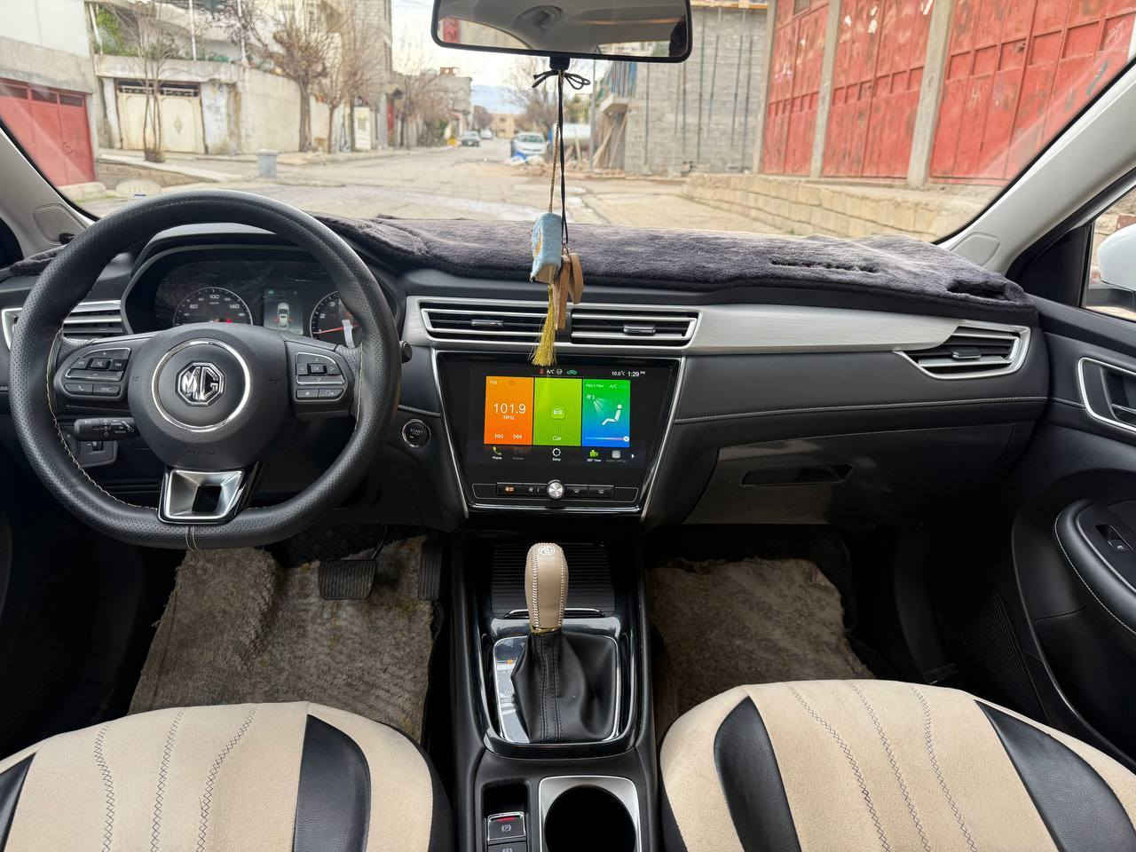 Mg 5 2024
فول فول مواسەفات 
سفری شەریکەیە تەنها 13000 کم ڕۆشتووە و یەک دەستە
تاقم کوشنی بیلادی و گاعی و بەرگی سوکان و سەر داشبوڵی بۆ کراوە مەسرەفی باشی بۆ کراوە
مواسەفاتی  سڵاید بەسمە و شاشە و کوشن جڵد و گەرم و کارەبای
برێک هەوای و ئۆتۆ هۆڵد و تەحدید سورعە و سوکان ڤۆلیۆم و تەبرید لەمس 
دەسک بەسمە و یەدە نیکڵ و 5 کامێرا و حاسە ویل کرۆم و 
زۆر مواسەفاتی تر سەیارەکە زۆر تازەیە و سارد و بۆیاخی نیە و زۆر کەم بەکار هاتووە دوو بەسمەی بیلادی لەگەڵە هەموشتێکی نوێیە و گێڕ و مەکینەی بەشەرت 
نرخی 117 گەڵا
*********** حلبجة, السليمانية
