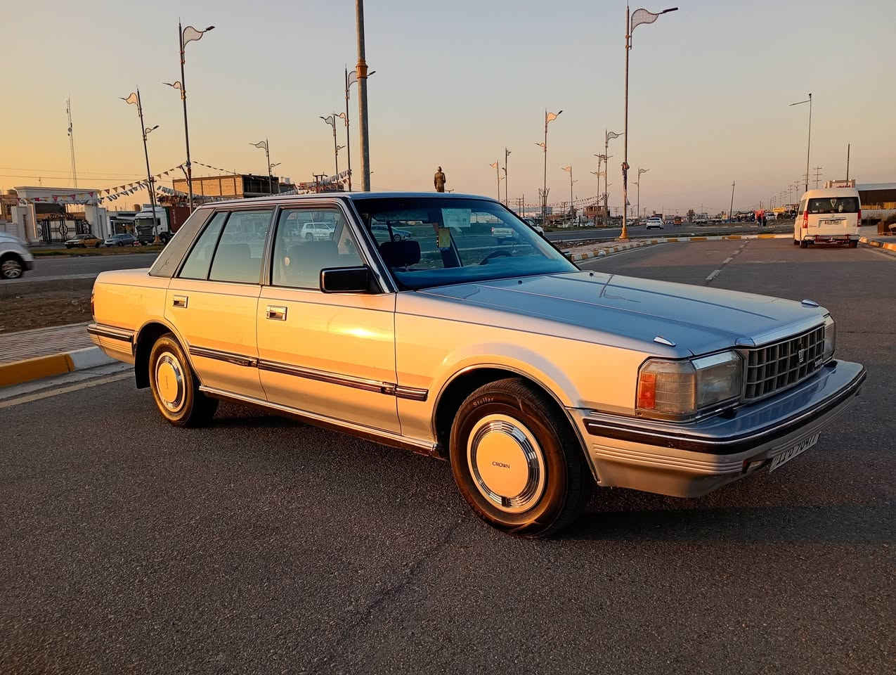 السلام عليكم للبيع سوبر 85 بلاديه بيها بس قبق الجنطه موبدل بلادي اثر جراد الباقي لا صبغ ولا بارد كير عادي محرك بلادي كله بيها ع وضع شركة ماشيه 279 السعر74 بيها مجال كولش بسيط عنوان واسط الصويرة فلكه الزعيم ***********
