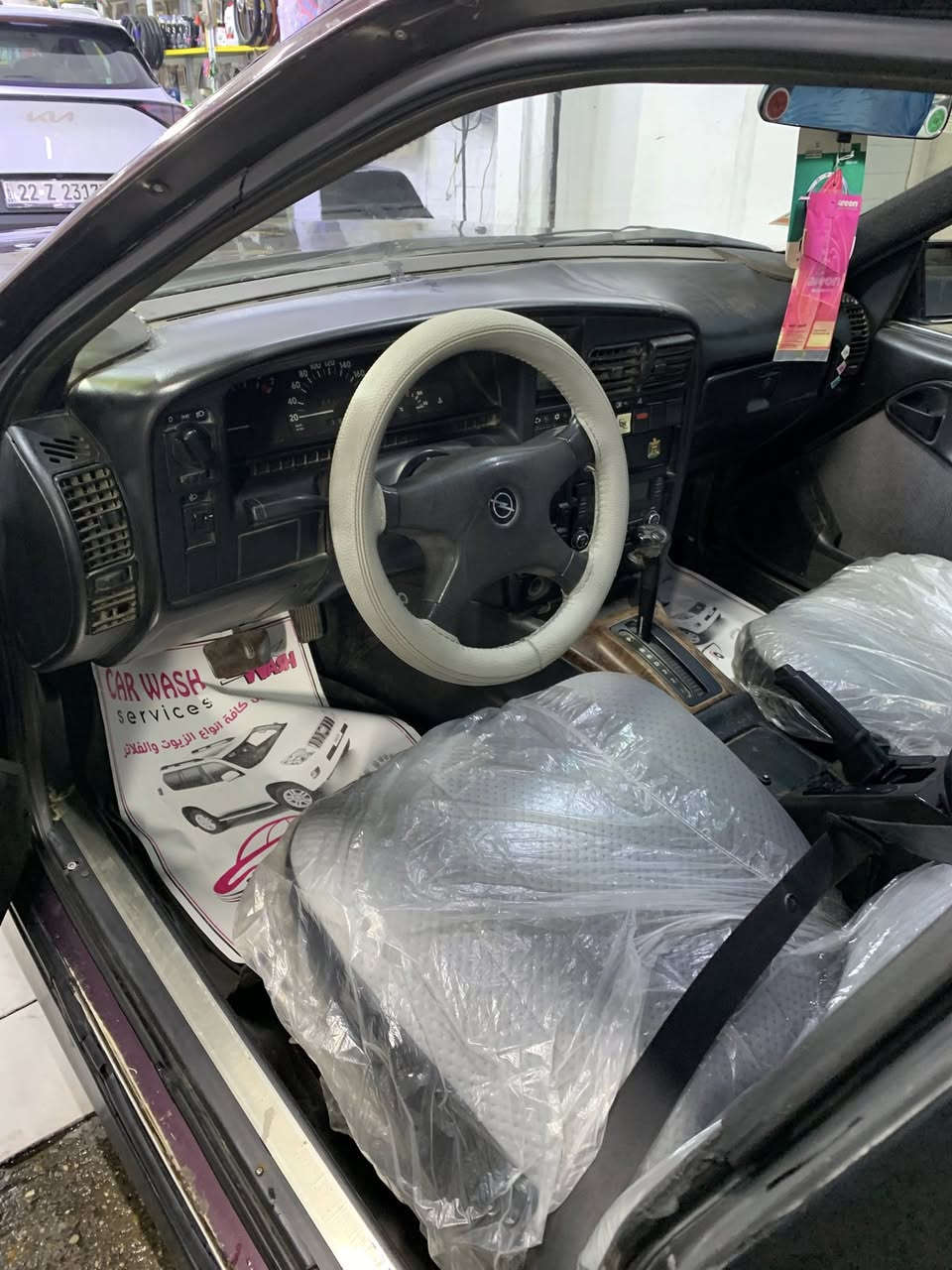 🚘 للبيع أوبل أوميكا (Opel Omega)
* اللون: ماروني
* ناقل الحركة: / أوتوماتيك )
* الوقود: بنزين
* رقم اربيل
* السيارة بحالة جيدة للاستخدام اليومي
* جسم السيارة مرتب بالنسبة للموديل
* داخلية جيدة
* تبريد وتدفئة التبريد مالتها ثلج 
* زجاج كهرباء الامامي ..الخلفي جوبي)
* الموديل 1993
* السياره بأسمي والتحويل مباشر 
*رقم انكليزي
*الهزه داخله قبل 10ايام 
فتحة سقف 
سنتر لوك
كفاله عامة من المعجون
السيارة مصبوغه عام اثر جرد 
اي نقص ماكو بالسياره 

📍الموقع: (ابو غريب)
💰السعر المطلوب: (55)
واتساب ***********
