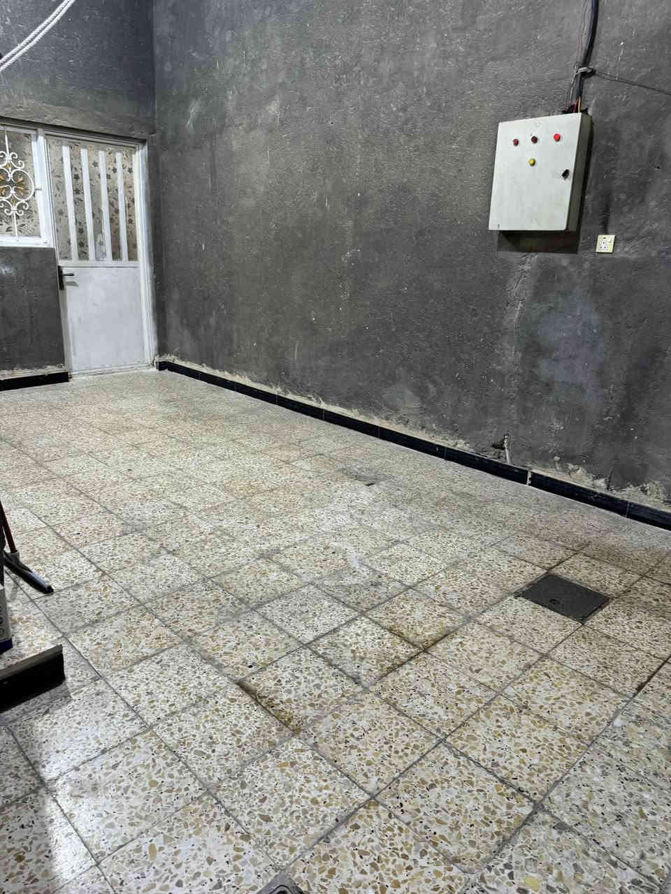 رقم العقار 3269  ياسين خريبط
المساحه 125 

المواصفات 

بيت بناء حديث كله طابوق الطابق الاول صاله ودوانيه وحمام كبير (غربي) ومطبخ كبير وتواليت خارجي مع كراج كبير الطابق الثاني 3 غرف مع حمام وتواليت (شرقي) والطابق الاخير مخزن وبيتونه السطح ايزوكام مصلط بالكامل

للتواصل ***********
