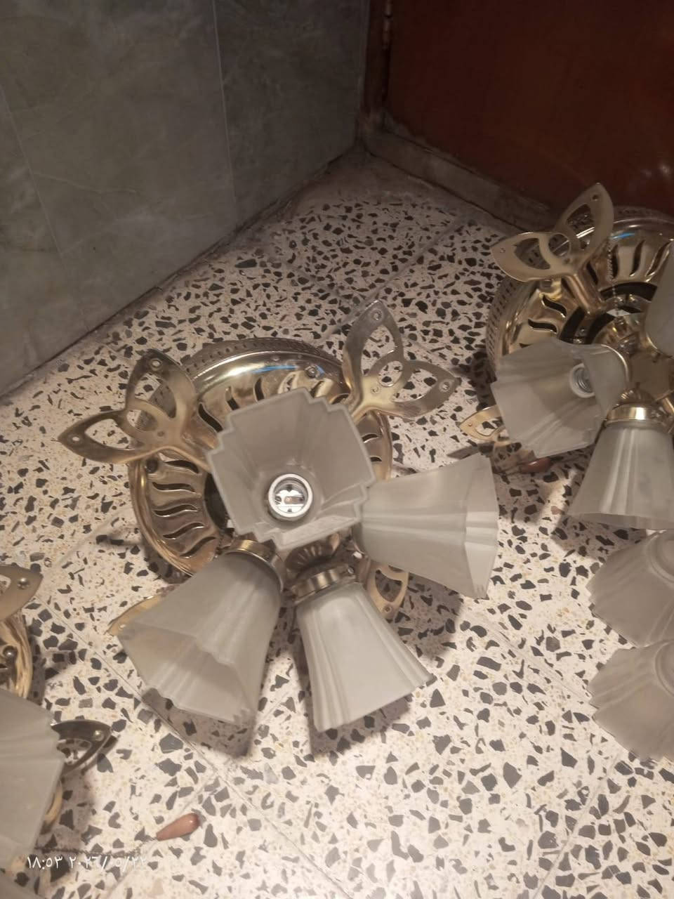 سلام عليكم 
بنكات عدد أربعة ام الثريا الريش خشب شغالات ونظيفات جدا للبيع مكاني بغداد الحرية الدولعي للاستفسار الاتصال على الرقم ***********
