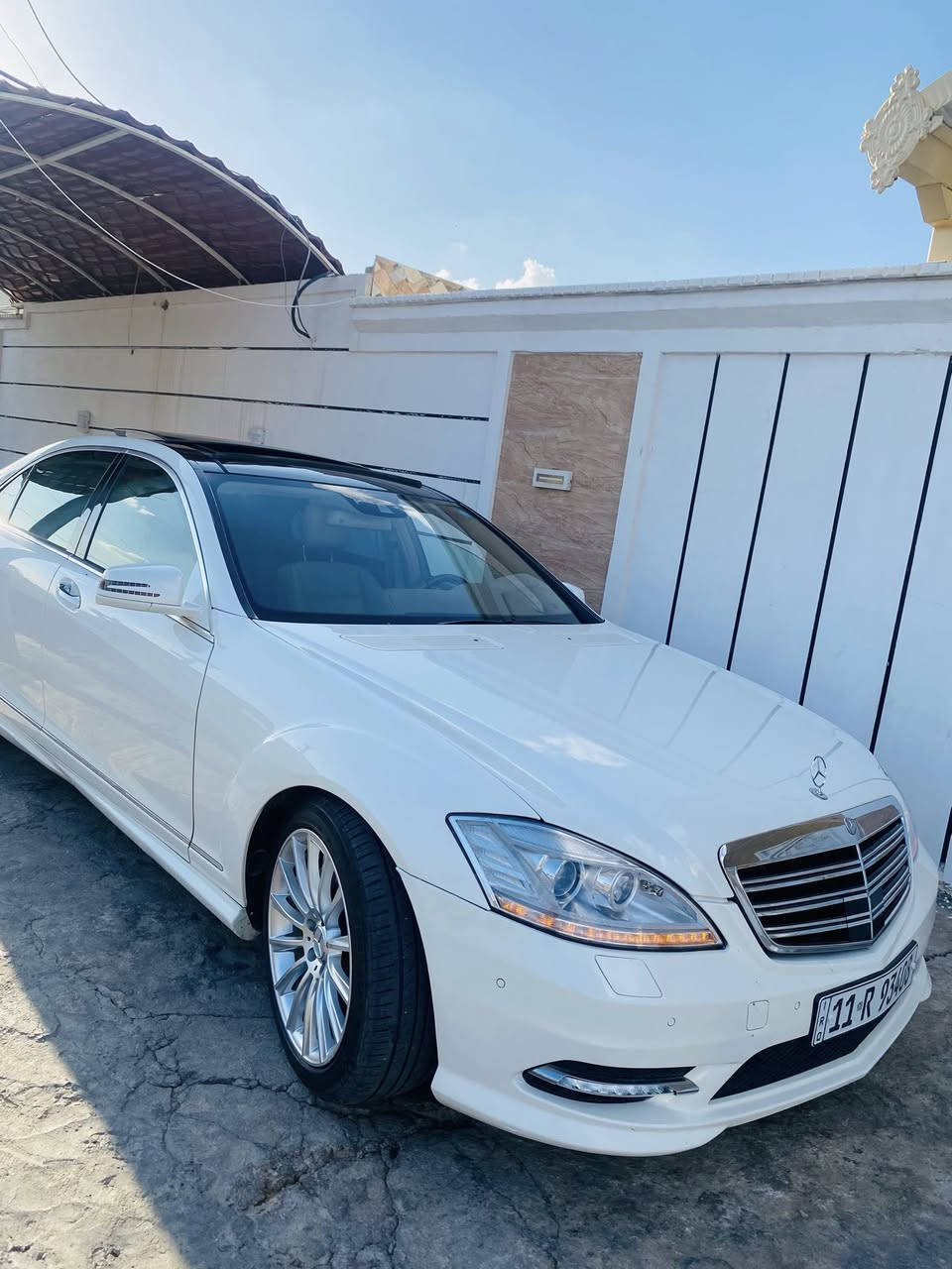 مارسيدس S350 موديل 2011 خليجيه 🦅 

رقم بغداد باسمي هزه جديده تحويل مباشر للمشتري 

لارج باب طويل المحرك المرغوب تنفس طبيعي  ✅

المواصفات 🔰

باب طويل + بيبان شفط + صندوق كهرباء + داخل جلد
مقاعد خزن ميموري + كهرباء + تايرات 2 سايز
شاشة اعطال + تحكمات ستيرن + بردات كهرباء 

مرايات وسطيه للراكب الخلفي + كشنات الخلفيه كهرباء 
تلفون + ستيرن كهرباء + قماره بانوراما + بصمه تشغيل 
بصمة 4 ابواب + رادار امامي + سيدي چنجر + 8 ايرباك 
الداخل صاج ملكي مطعم بلون الغرفة 
 صبغ قطعتين باب وجاملغ امامي 

  📍 مكان السياره /  الانبار /الحبانيه /او بغداد - الكرخ 
📞 رقم الهاتف ***********

——————————————————
السعر 220

بيع او مراوس حسب القناعة
