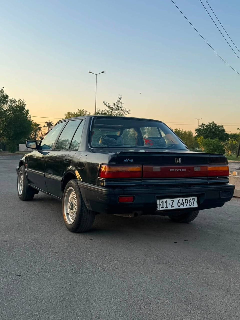 سلام عليكم
هوندا سيفك موديل1991
 كير كاعدي السياره بلاديه 
لا ضربه ولا صبغ كهربائيات 
شغاله سلايد روف شغال
اربع بيبان سنتر لوك
تخم تاير جديد ويلكب 
مال زعره داخل كله حلو ونضيف
رقم بغداد الدولي 
مكان السياره بغداد سيديه 
وكراده داخل 
سعر السياره27وبيها مجال 
للستفسار اتصل***********
