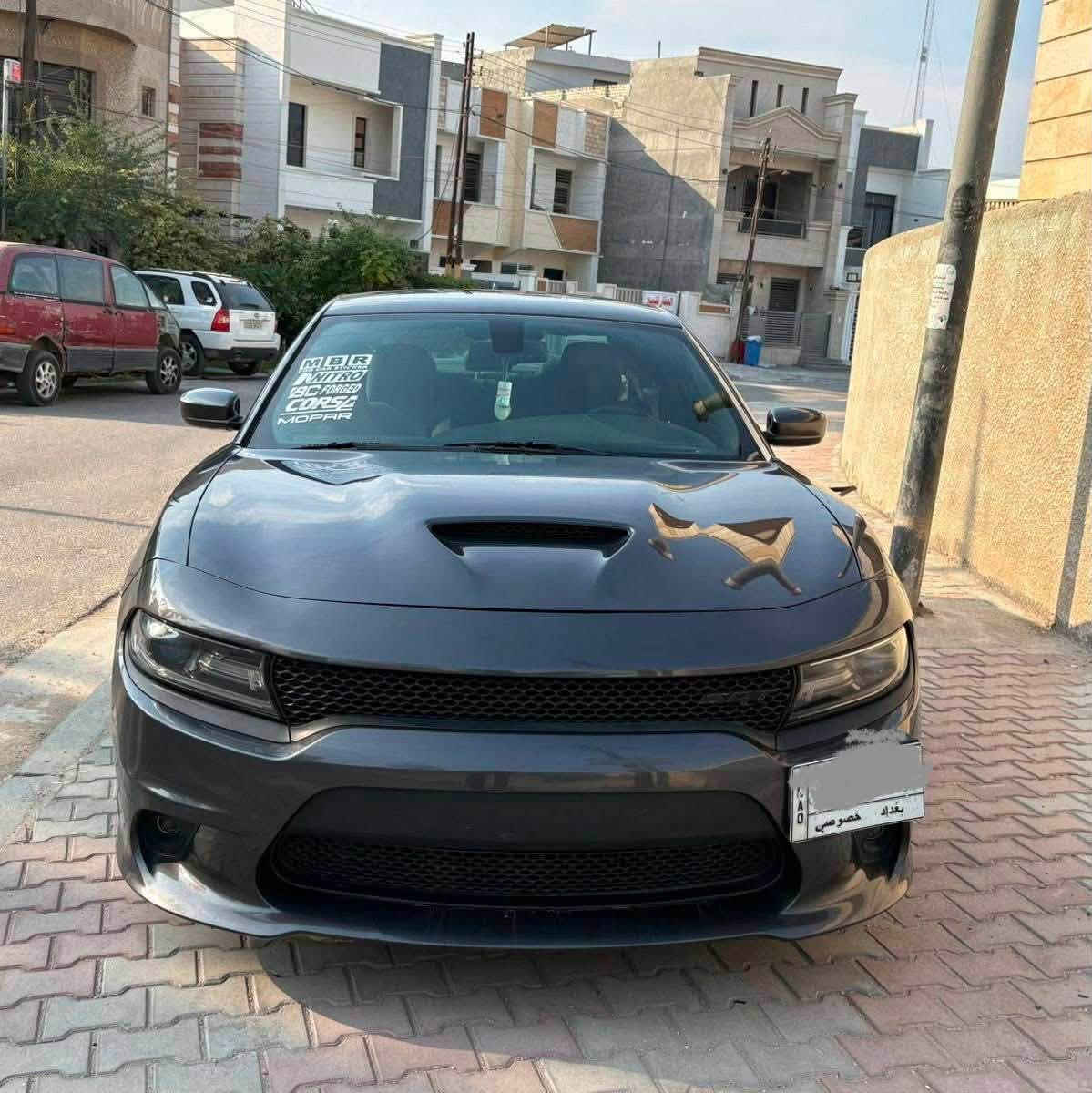 جارجر ٢٠١٦ SXT 
وارد كندي داخله كلين تايتل وهنا صار بيها حادث خلفي بسيط 
وصور حادث موجوده 
ماشيه ١٣٢ الف كيلو 
السياره محدثه SRT 
ويل SRT اصلي مال موديل ٢٠١٦
تايرات مارشل 
بنيد فافون SRT اصلي 
شاشه محدثه CAr play مال موديل ٢٠٢٢
داخل كاربون فايبر 
دفيوزر كاربون فايبر 
شفقه جامه كاربون فايبر 
حلوك الصالنصات كاربون فايبر 
اويل كاج كان 
سقف رولز رويس من دبي ستار
السعر ١٧.٥٠٠ دولار وبيها مجال ان شاء الله 
لاستفسار :***********
واتساب او اتصال
