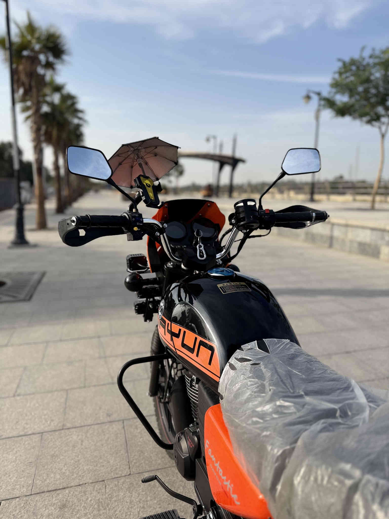 ***********
دايوان مكينه ٢٠٠
حجم ويل 18
رقم اربيل مميز وكيلها ابن جبرين
دراجه زيرو والله
٢.٤٥٠
