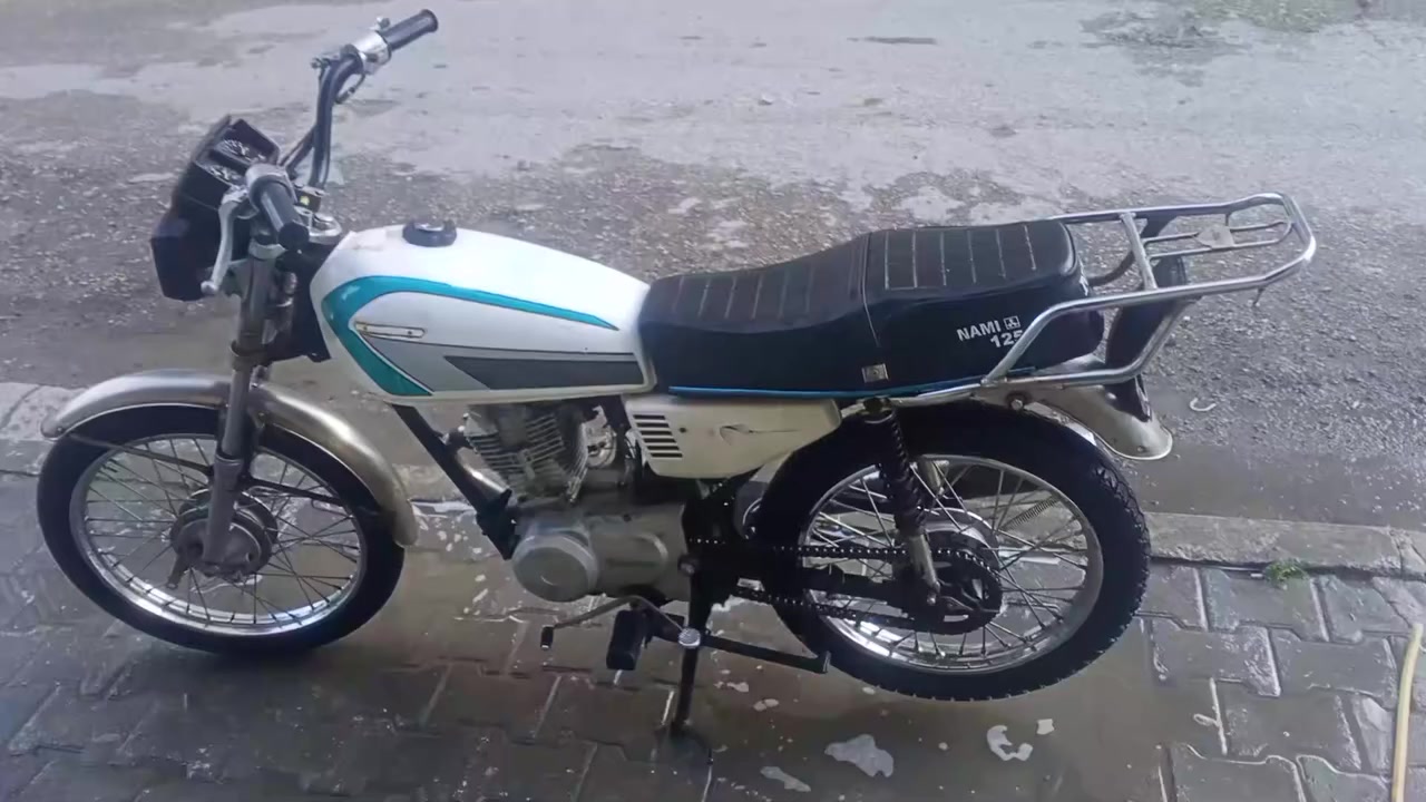 دراجة ايراني اربعة كير بدون اوراق ومكفولة كربلاء. سويج ولايت و كهربائيات تمام.  بيهه شغله كلش بسيطة وسهلة بس مافارغلهه: من اتنمر عالواحد وتمشي وتريد تنطي ثاني إلا شويه ندسه ليفوك لمسه كلش بسيطة وبعدها يجي الثاني وكذلك النمر الباقية بهذه الطريقة. السعر ٢٠٠ وبيه مجال بسيط للطيبين وأهلاً وسهلاً ***********
