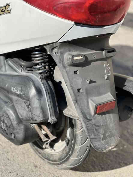 يالله اكزز للبيع لون ابيض مميز 
دراجه بمعنه كلمه كارتون بعدهه بجيس 
صارلي شهرين من منزلهه ماشيه. 4500
للعلم دراجه نوزل وليس كابريتر 
ضماني بل دراجه اذا مفتوح بيهه برغي واحد تاخذهه بلاش ماريد اكلكم شكد نضيفه لان دراجه بجيس خدش مابيهه شلعه ومعدل بريكات بل مكان اشاير لايتات عالي ناصي كلا شغال دراجه مابيهه نقص ابد مشالله جديده سعرهع مليون و100. وبيهه مجال بسيط عنواني بغداد جامع ندا ***********
