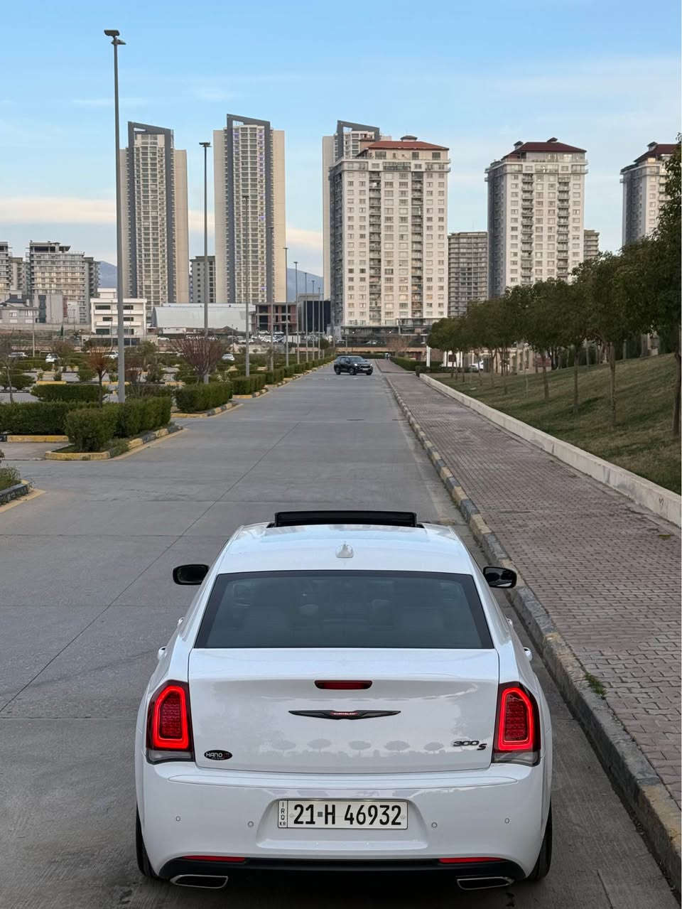 السلام  عليكم ورحمة الله وبركاته 

‏‎‏‎       ——— لـلـبـيع  ———

كرايسلر اوباما   — Chrysler Obama

‏‎‏‎وراد أمريكي.     —  بدون ايرباك   

‏‎‏‎الموديل           — 2023

فئة.                 — 300s 

حجم المكينه   — 3600/ V6

‏‎‏‎اللون               — ابيض    

‏‎‏‎المسافه المقطوعه — 32.000 

‏‎‏‎حاله السياره. — كلين تايتل  

‏‎‏‎المواصفات 
‏‎‏‎- بصمة تشغيل 
‏‎‏‎- بصمة أبواب 
‏‎‏‎-تشغيل عن بعد 
- فتحة سقف ( بانوراما ) 
‏‎‏‎-ترحيب عند الاقتراب 
‏‎‏‎-كشنات جلد 
-كشنات تدفئة 
- كشنات مساج 
- گير ماوس 
‏‎‏‎- رادار جانبي 
- شاشه ديجتال 
-اشاره بالمرايه 
-حساس امامي خلفي 
‏‎-رادار خلفي 
‏‎‏‎-شاشه كبيره تدعم نظام الأبل كار باي ونظام الاندرويد 
‏‎-تدفئة ستيرن
‏‎-اوتو هولد 
‏‎-اوتو ستوب 
‏‎-هندبريك بصمه 
‏‎‏‎-كشنات تدفئة 
‏‎‏‎- ستيرن بحركه كهربائيه 
‏‎‏‎- تبريد مركزي 
‏‎‏‎- بگ لايت LED 
- ليد نهاري 
‏‎‏‎-كرسي السايق بحركة كهربائيه 
‏‎‏‎-تحكم ستيرن جهتين 
‏‎‏‎-تحديد سرعه 
‏‎‏‎-مانع انزلاق 
‏‎‏‎-كامره خلفيه دواره 
‏‎‏‎باقي المواصفات المعروفه 

‏‎‏‎السعر            — اكتب تم ويوصلك السعر  مباشر 

‏‎‏‎رقم السياره    — السليمانيه  

‏‎‏‎موقع  السياره — السليمانية 

‏‎‏‎للأستفسار.     — *********** - *********** السليمانية, العراق
