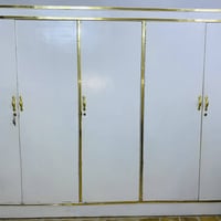 كاونتر خمس أبواب • مصبوغ أبيض • معرض صاج