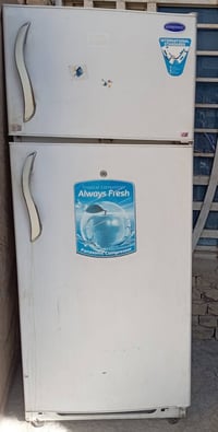 ثلاجه • ثقب بالفريزر • باب مكسور