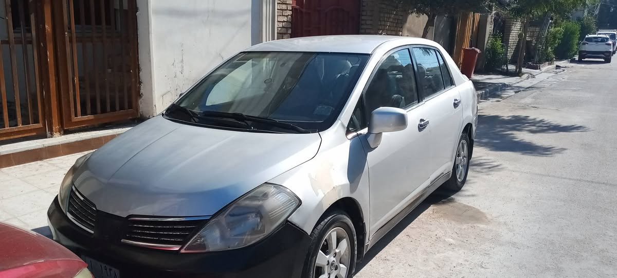 السلام عليكم للبيع نيسان فيرسا 2008 وارد امريكي حادثه جاملغ ايمن مبدل سيارة كهربائية كله بلاديه صدر نضيف للون سلفري رقم انبار مشروع وطني باسمي ملاحظه بسيطه بس محرك بي بدايه بوش نقص تبريد والتدفئة فقط سعر 65 بيه مجال عنوان بغداد حي الجهاد رقم الهاتف ***********
