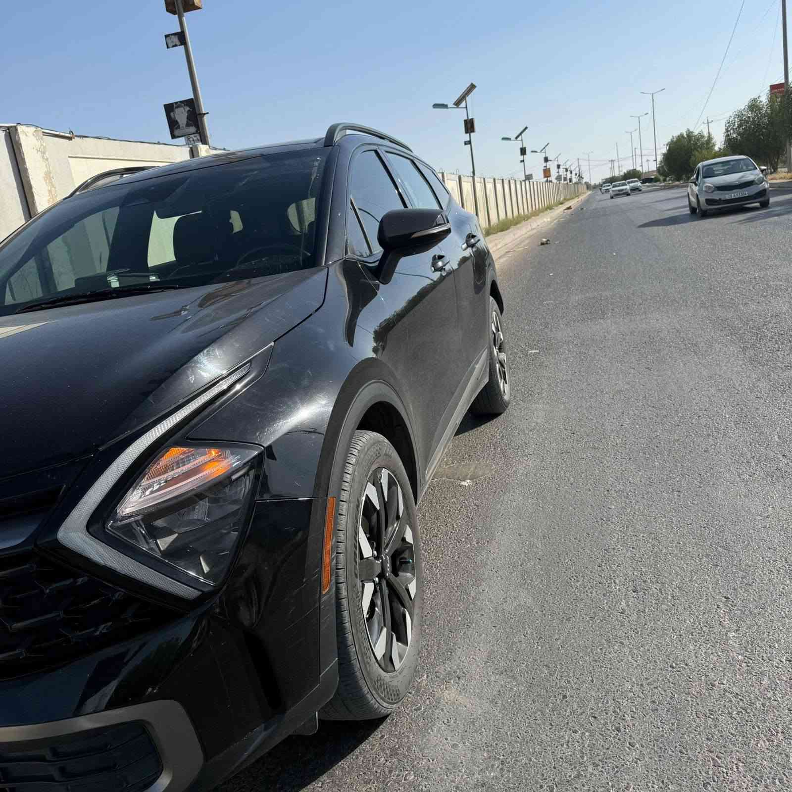 سلام عليكم للبيع فقط متوازي على بيعتها سبورتج 2023
فول مواصفات 
ماشية 53000
حادثها فقط جاملغ امامي ايمن
مكاني نجف للاستفسار ***********
