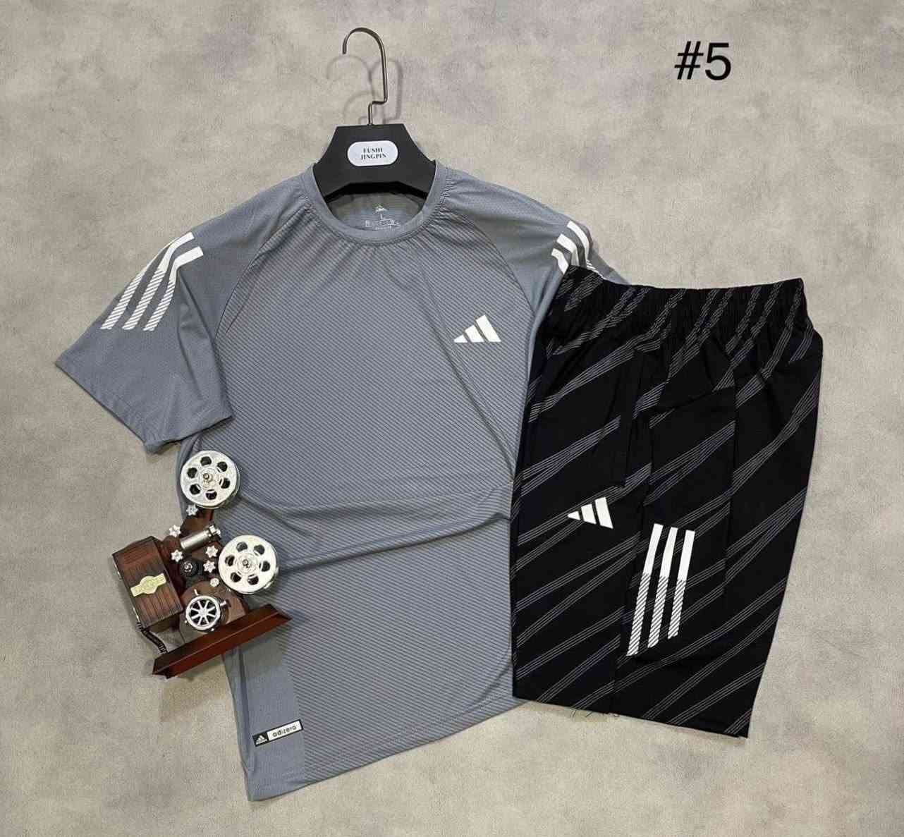 ً  الموسم الصيفي الجديد 
    🔥🔥وبرمودا وتربروف الأصلي الأصلي وتشيرت فلتر🔥🔥
⚽️⚽️السعر ١٥ الف ⚽️⚽️
💥تجهيزات روما مكتب الرشيد مقابل جامع المصطفى 💥
☎️☎️ابو زكي *********** واتساب
