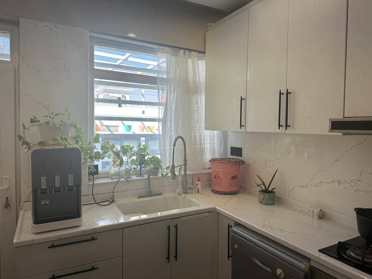 السلام عليكم بيت للبيع في اشتي ستي 2 بيت ركن واجهة الشروق طابيقين بيت نظيف جدا جدا للاستفسار على واتساب *********** للجادين فقط
