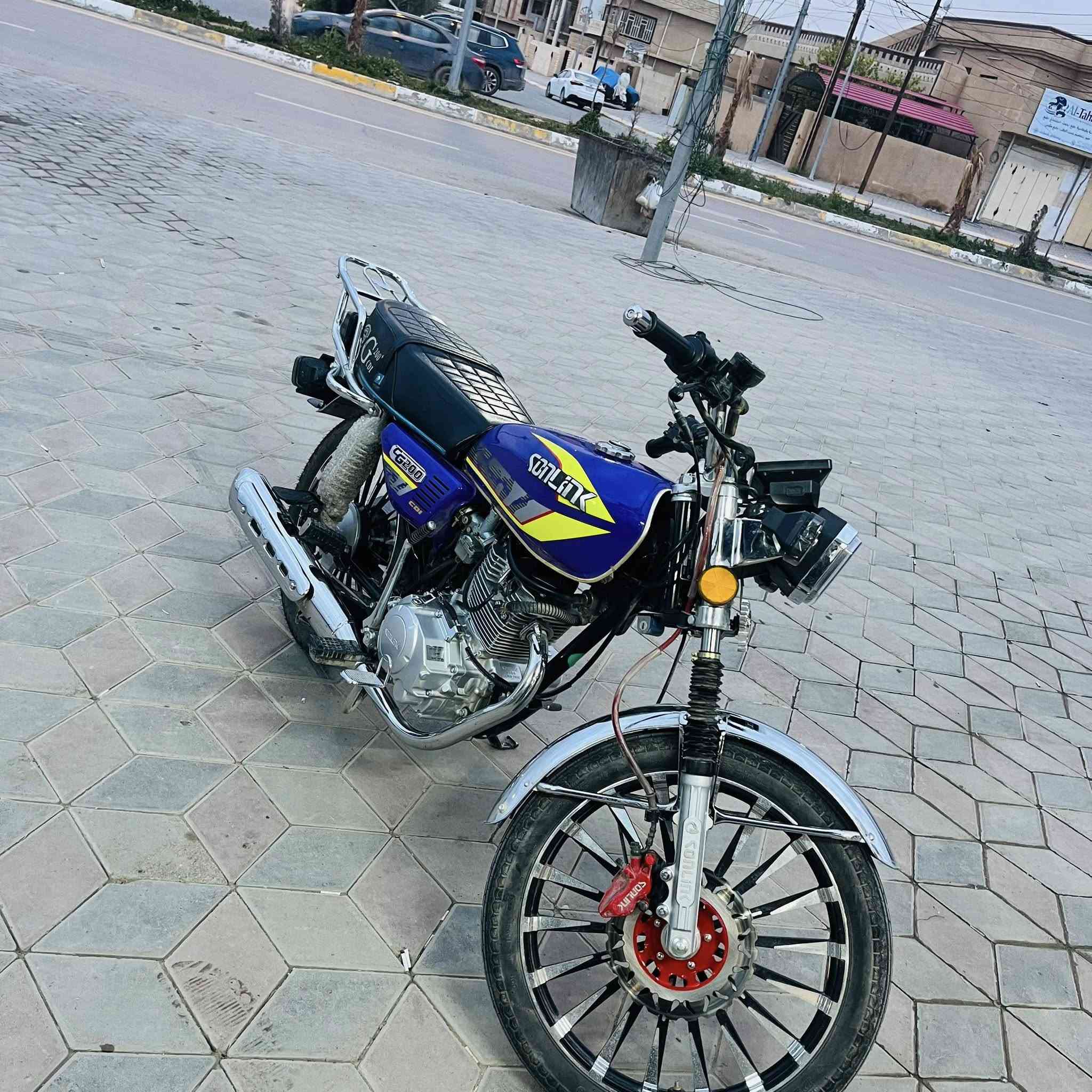 مابعد السلام دراجه سيفان سونك 2025باب اول الدراجه بعده جديده مماشيه هواي صفر جارج محرك 200سيسي شخط واحد مابيه الدراجه معروضه للبيع فقط متواجد اتصال فقط ‭٠٧٧٢ ٤٨٠ ٤٧٥٨‬ السعر 850وبيه مجال قليل
