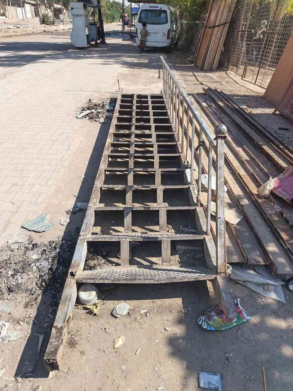 درج نضيف طول 5امتار وباب متر في مترين ونص وبوب مستعمله الرقم ***********====//***********
